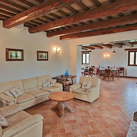 Prázdninový dům Luxurious Mansion With Private Garden In Montecassiano