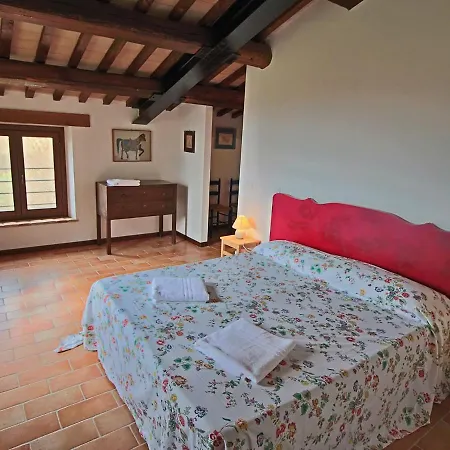 Luxurious Mansion With Private Garden In Montecassiano Giuliodori