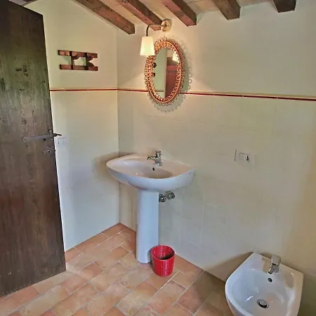 Luxurious Mansion With Private Garden In Montecassiano بيت للعطل